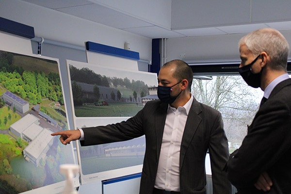 Presentation to Franck Riester of the extension project of the INTERLAB factory in Cantal